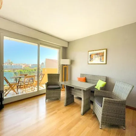 Apartamento Nice Bright Apartment With Balcony Saint-Raphaël